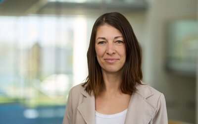 Portrait von Julia Kaufung, Ansprechpartnerin für Angebotsplanung und dem Deutschlandticket bei der EW Bus