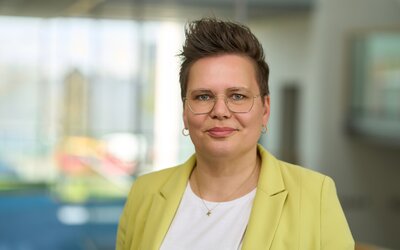 Portrait von Antje Glorius, Ansprechpartnerin für Angebotsplanung und Controlling bei der EW Bus