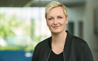 Portrait von Constanze Müller, Mitarbeiterin im Personalwesen bei den Eichsfeldwerken