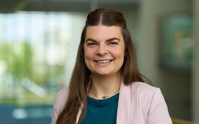Portrait von Judith Strecker, Ansprechpartnerin für Unternehmenskommunikation bei den Eichsfeldwerken
