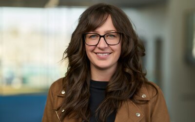 Portrait von Melissa Nolte, Projektmanagerin und Ansprechpartnerin für Baubetreuung bei der EW Projekt 