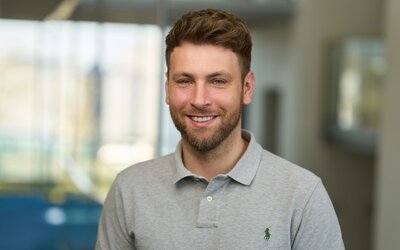 Portrait von Sebastian Schröder, Meister für Abwasser und Kläranlagen bei der EW Wasser
