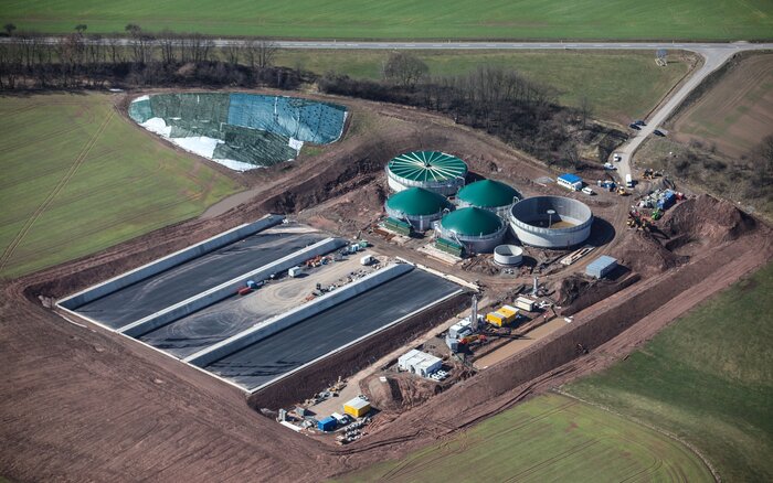 Luftaufnahme der Biogasanlage in Weißenborn-Lüderode