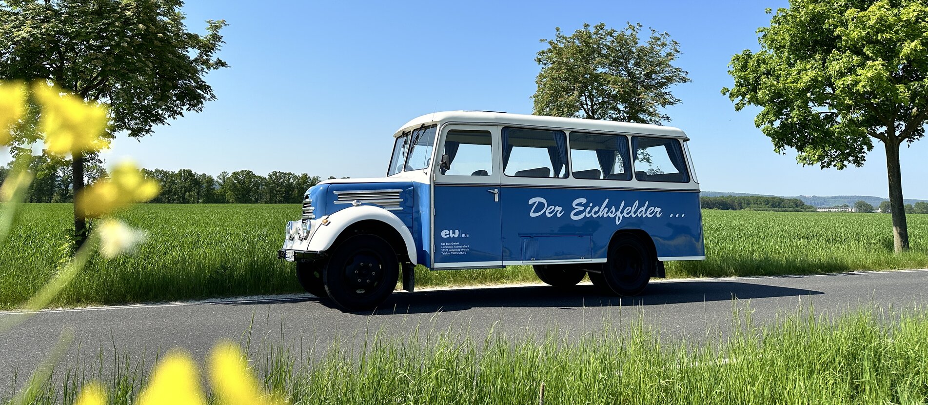 Seitenansicht des Oldtimer-Bus "Der Eichsfelder"