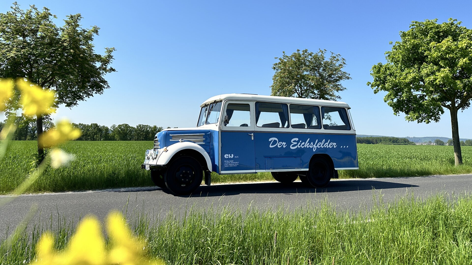 Seitenansicht des Oldtimer-Bus "Der Eichsfelder"