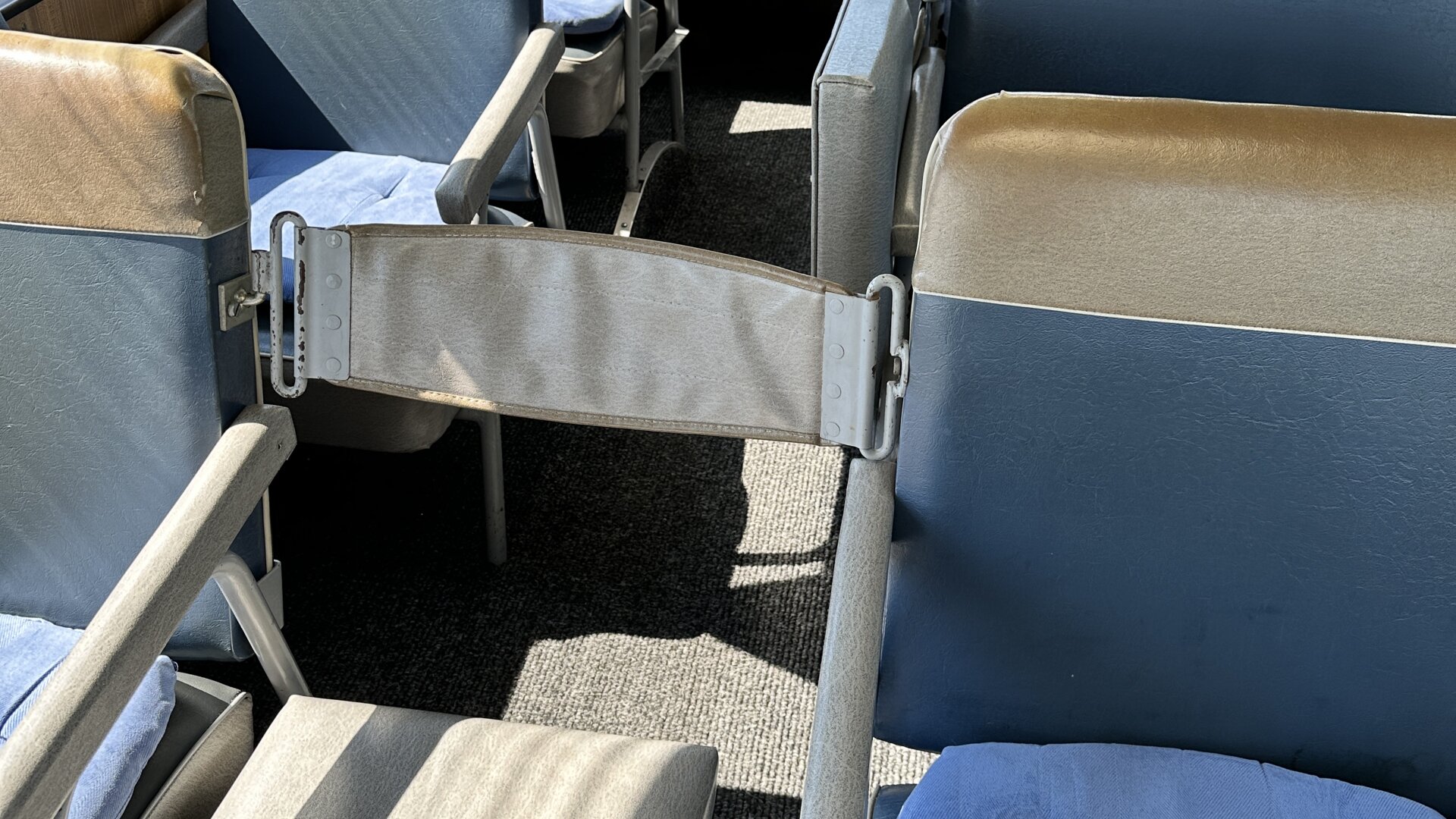 Sitzbänke im Oldtimer-Bus "Der Eichsfelder"