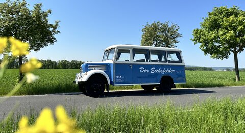 Seitenansicht des Oldtimer-Bus "Der Eichsfelder"