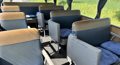Sitzbänke im Oldtimer-Bus "Der Eichsfelder"