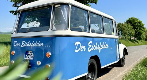 Rückansicht des Oldtimer-Buses "Der Eichsfelder"