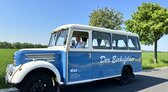 Blau-weißer Oldtimerbus mit Aufschrift „Der Eichsfelder“