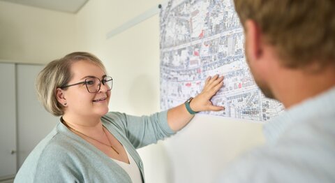 Maria Bahn sorgt für eine akribische Dokumentation des Datenbestands im geografischen Informationssystem (GIS).