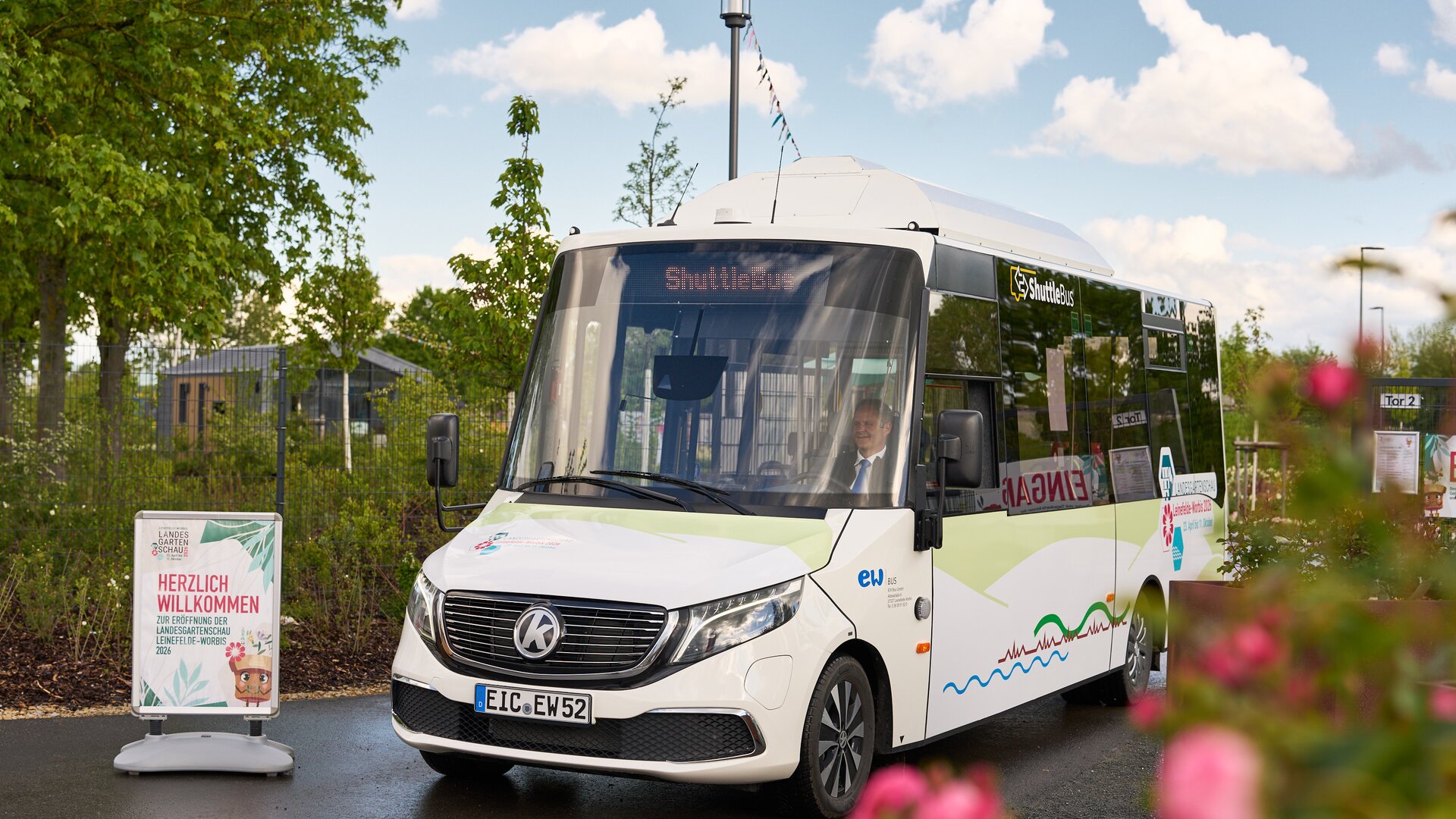 Im 15-Minuten-Takt verbinden die Shuttlebusse das Hauptgelände der Landesgartenschau mit dem dezentralen Bereich „Tüffers Garten“.