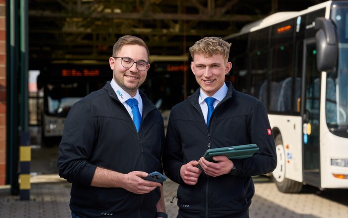 Karriere bei den Eichsfeldwerken: Lukas Döchert und Arvid Gastrock Mey übernehmen als Kraftverkehrsmeister bei der EW Bus in jungen Jahren schon viel Verantwortung.